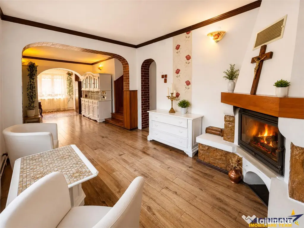 Casa familiala,790mp teren,5 dormitoare, livada,2 garaje,pan