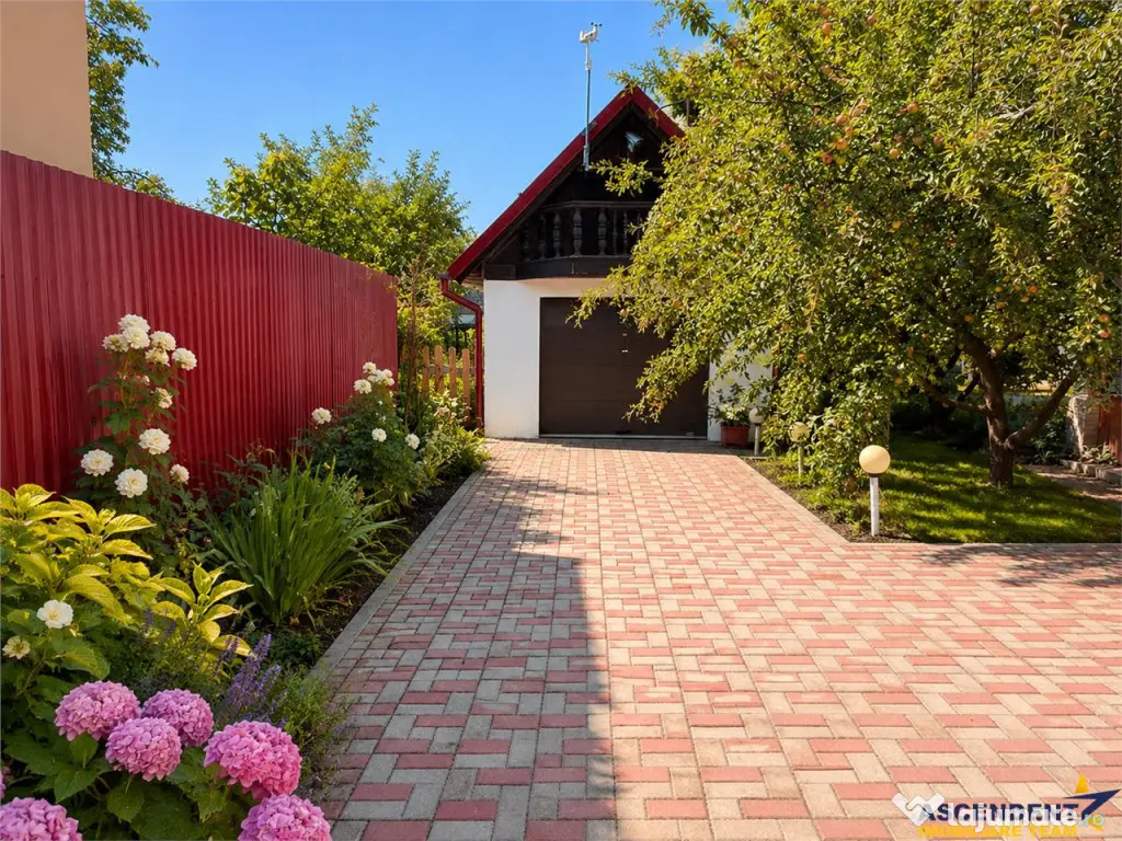 Casa familiala,790mp teren,5 dormitoare, livada,2 garaje,pan