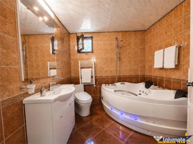 Casa familiala,790mp teren,5 dormitoare, livada,2 garaje,pan
