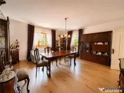 Casa familiala,790mp teren,5 dormitoare, livada,2 garaje,pan 