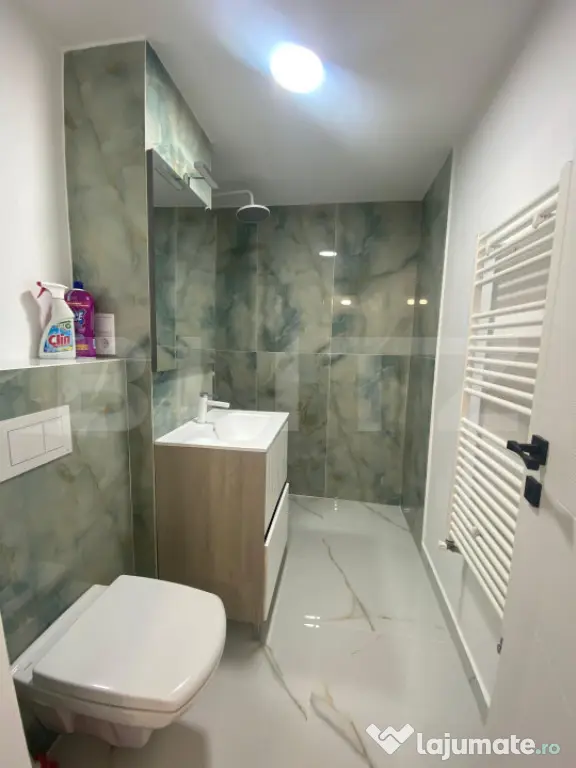 Apartament de inchiriat, cu 3 camere, 50 mp, gradina, modern