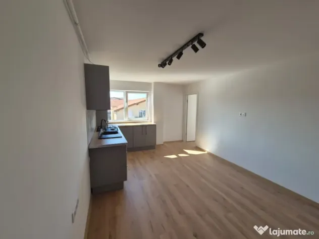 Apartament 3 camere 50 mp + parcare in Floresti zona Tineret