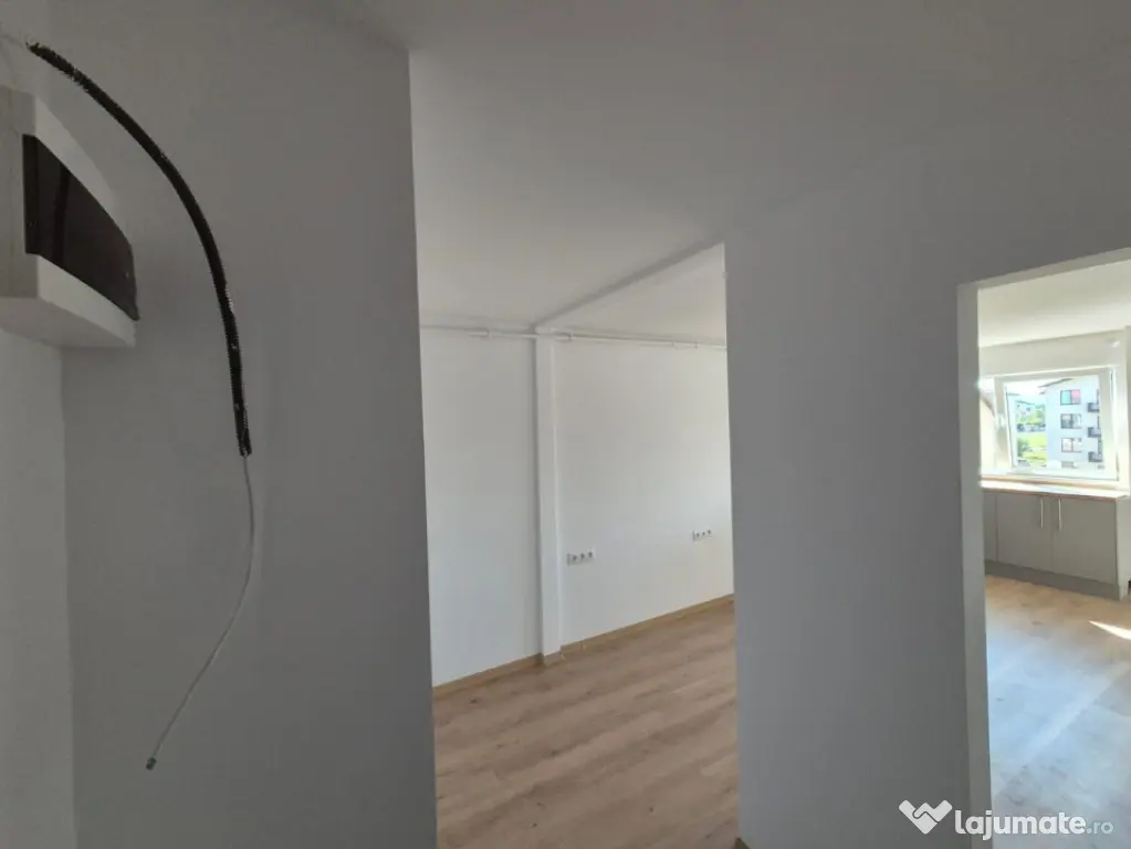Apartament 3 camere 50 mp + parcare in Floresti zona Tineret