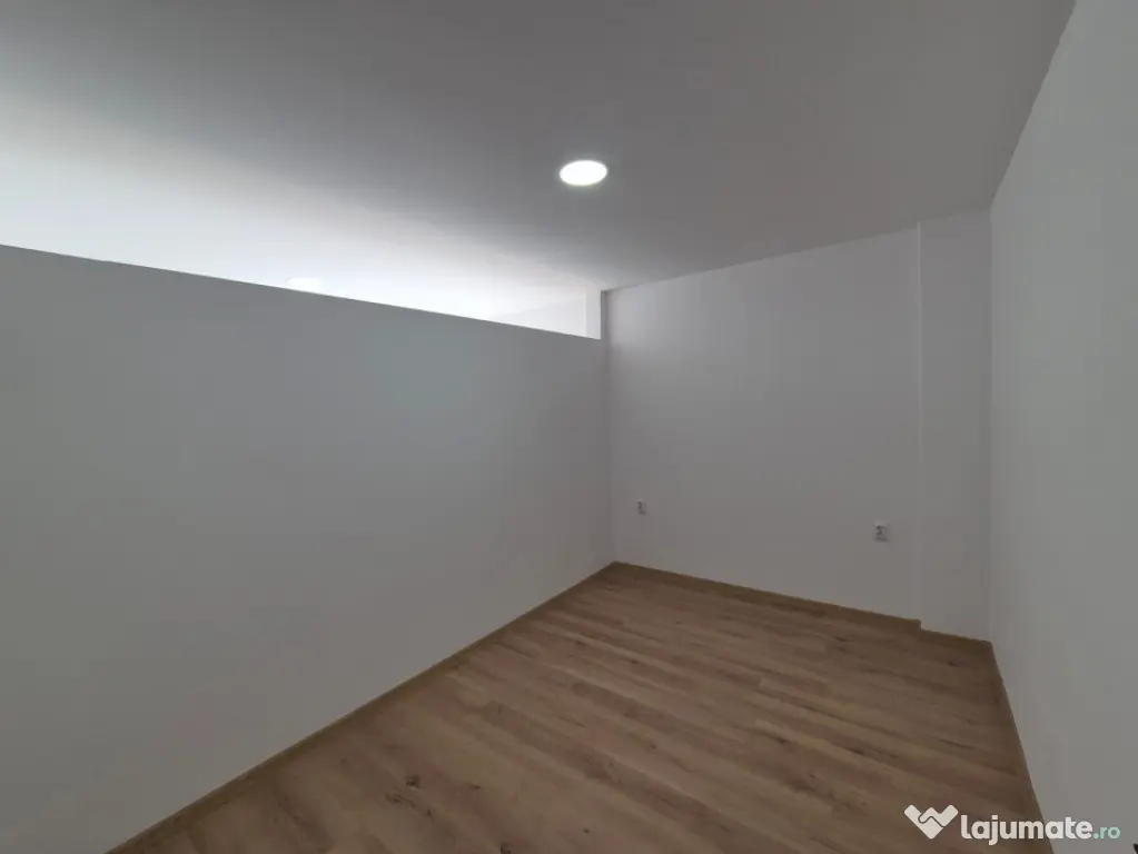 Apartament 3 camere 50 mp + parcare in Floresti zona Tineret