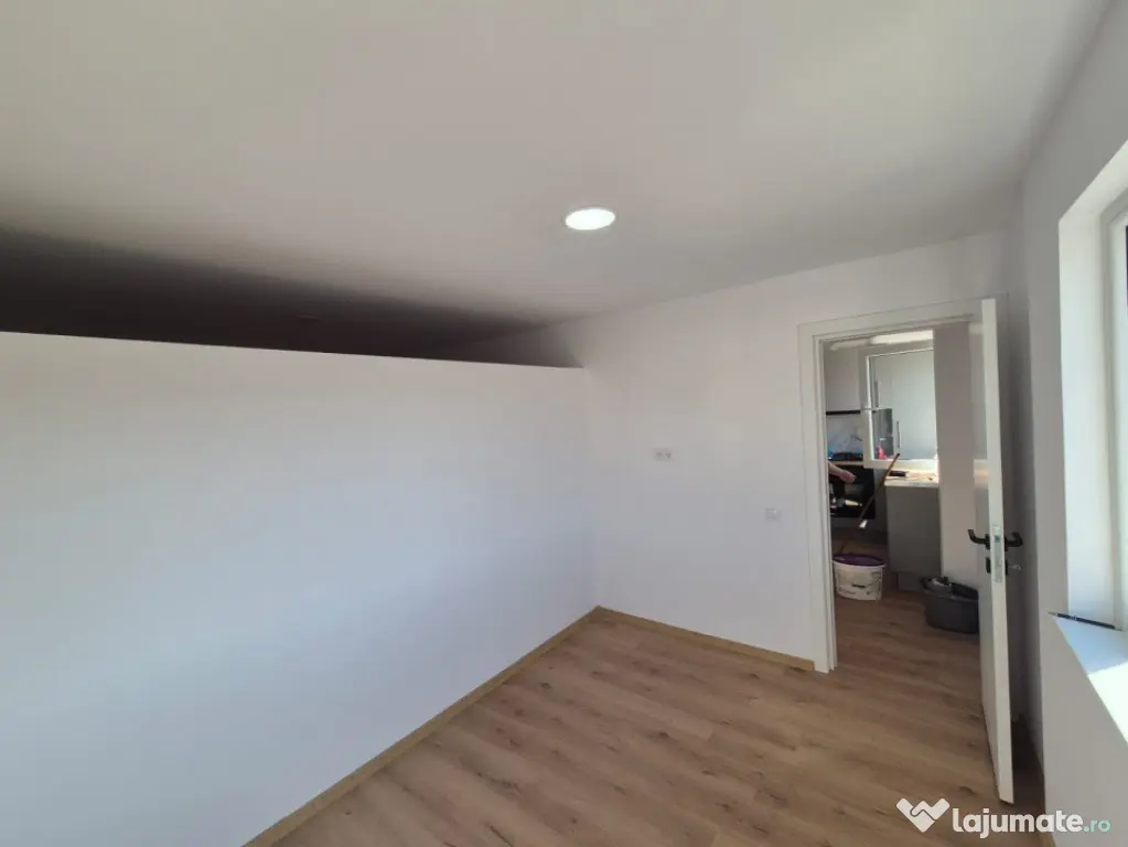 Apartament 3 camere 50 mp + parcare in Floresti zona Tineret