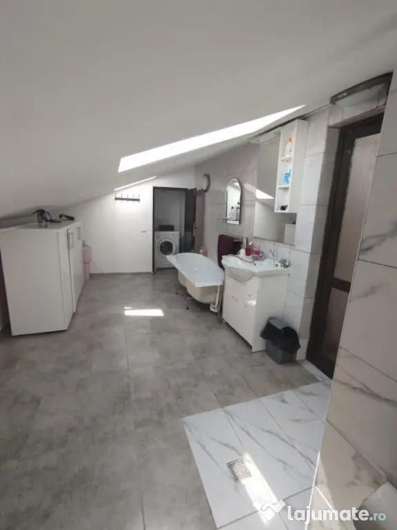 Apartament 3 camere, 98 mp, spatii depozitare, zona Manastur