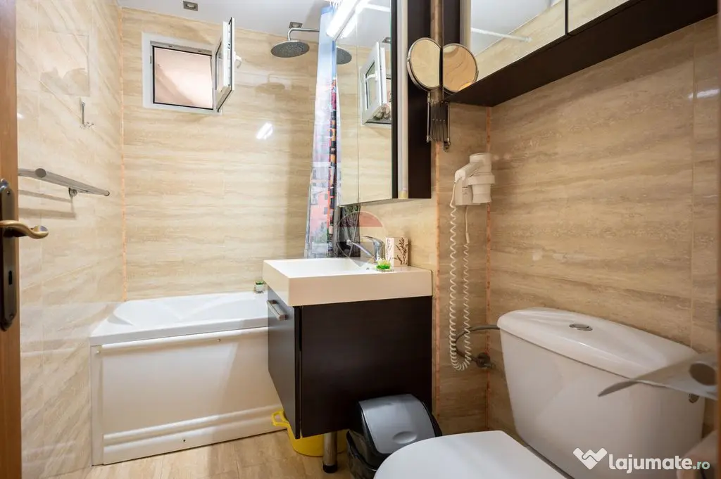 De închiriat apartament cu 3 camere și 2 parcări în A...