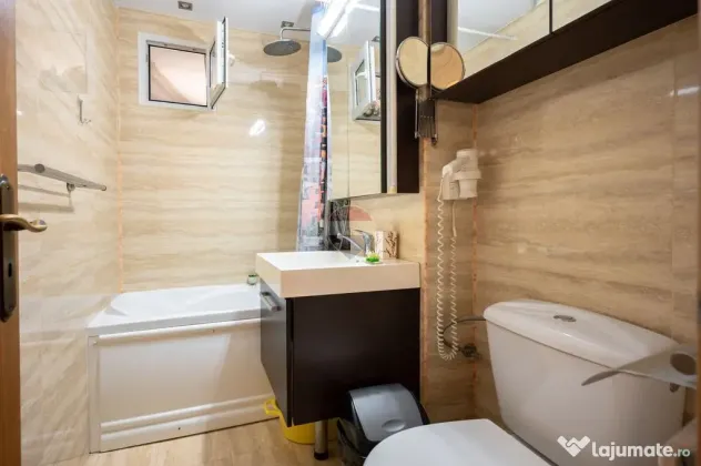De închiriat apartament cu 3 camere și 2 parcări în A...