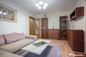 De închiriat apartament cu 3 camere și 2 parcări în A... 