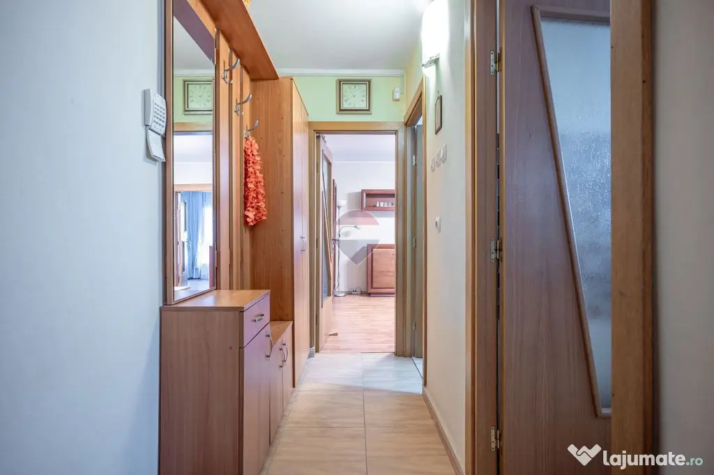 De închiriat apartament cu 3 camere și 2 parcări în A...