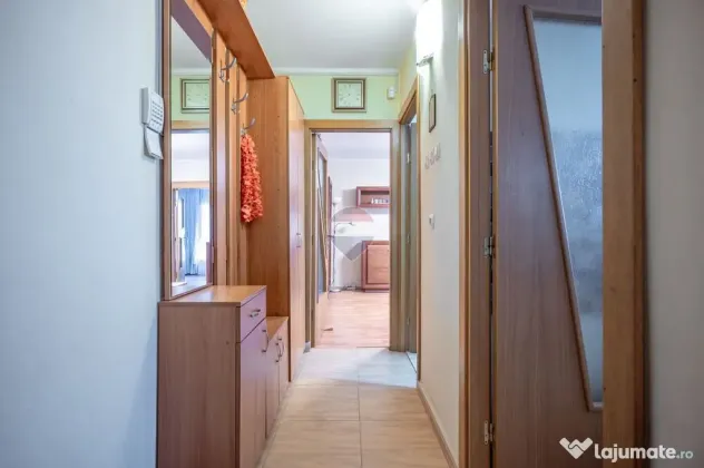 De închiriat apartament cu 3 camere și 2 parcări în A...