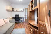 De închiriat apartament cu 3 camere și 2 parcări în A... 