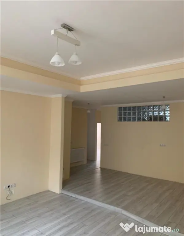 Apartament cu 4 camere, in zona Horea