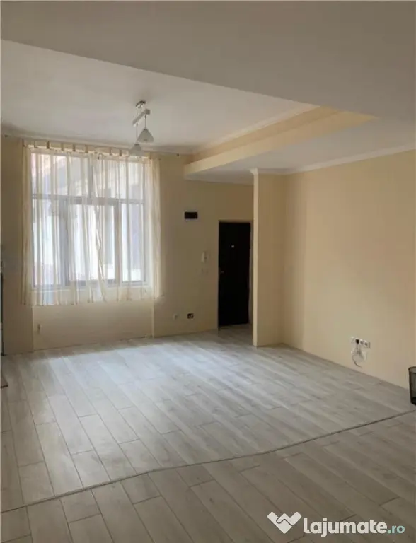 Apartament cu 4 camere, in zona Horea