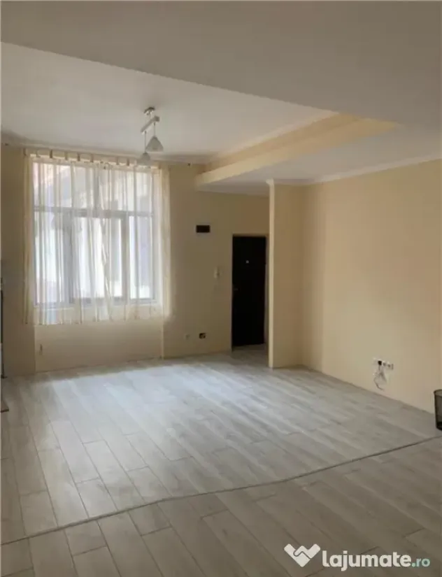 Apartament cu 4 camere, in zona Horea