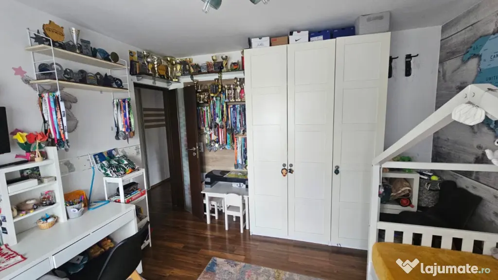Apartament 3 camere 77mp+ 2balcoane 8mp zona Cetatii