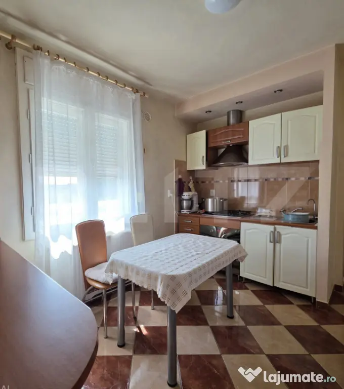 Apartament la casă de vânzare,80mp,zona Odobescu Satu Mare