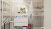 Apartament 3 camere, terasă generoasă, lift și 2 locur... 