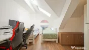 Apartament 3 camere, terasă generoasă, lift și 2 locur... 