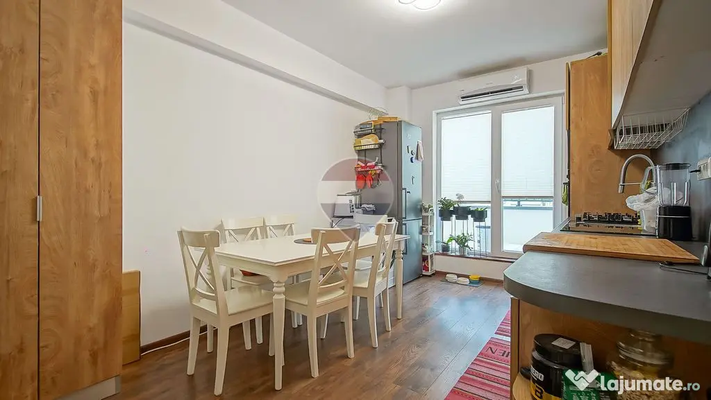 Apartament 3 camere, terasă generoasă, lift și 2 locur...