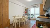 Apartament 3 camere, terasă generoasă, lift și 2 locur... 