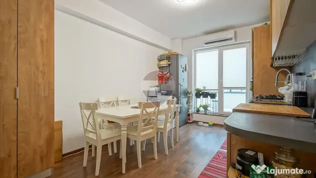 Apartament 3 camere, terasă generoasă, lift și 2 locur...