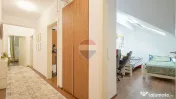 Apartament 3 camere, terasă generoasă, lift și 2 locur... 