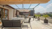 Apartament 3 camere, terasă generoasă, lift și 2 locur... 