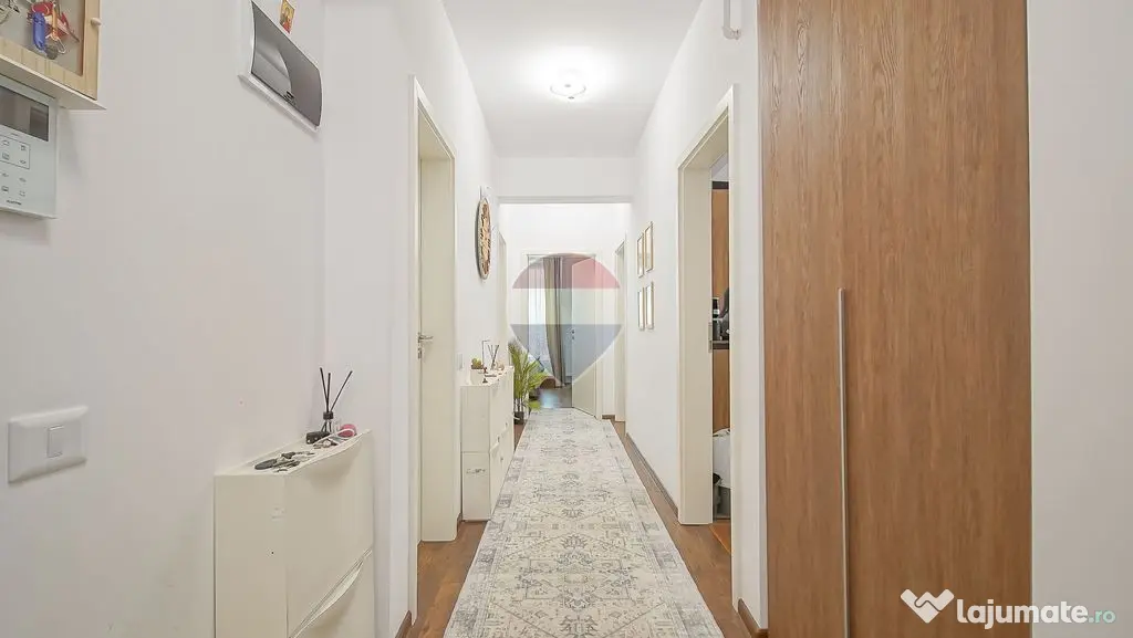 Apartament 3 camere, terasă generoasă, lift și 2 locur...