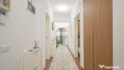 Apartament 3 camere, terasă generoasă, lift și 2 locur... 