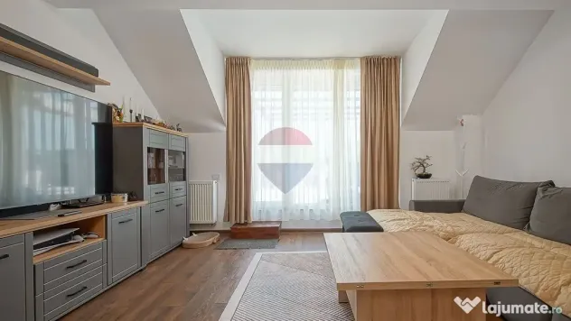 Apartament 3 camere, terasă generoasă, lift și 2 locur...