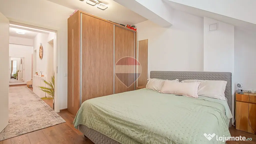 Apartament 3 camere, terasă generoasă, lift și 2 locur...
