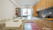 Apartament 3 camere, terasă generoasă, lift și 2 locur... 