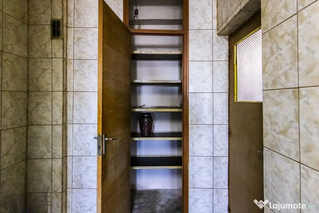 Dristor 3 camere lângă McDonald’s, 2 băi cu geam, de...