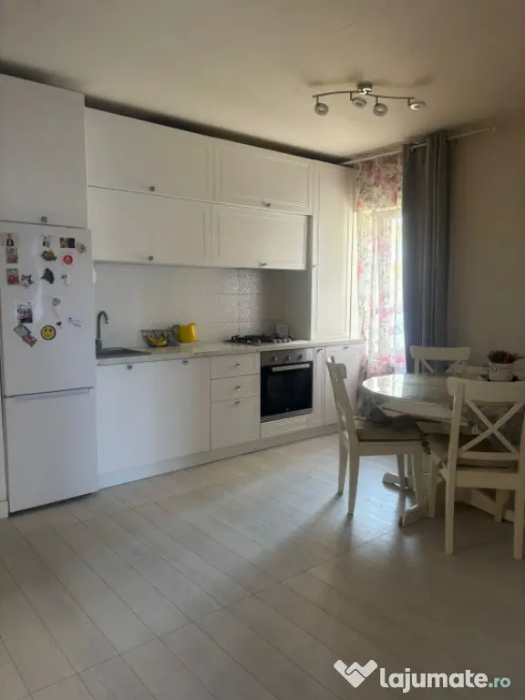 Apartament cu 2 camere , 46 MP, Parcare, zona Florilor, Flor