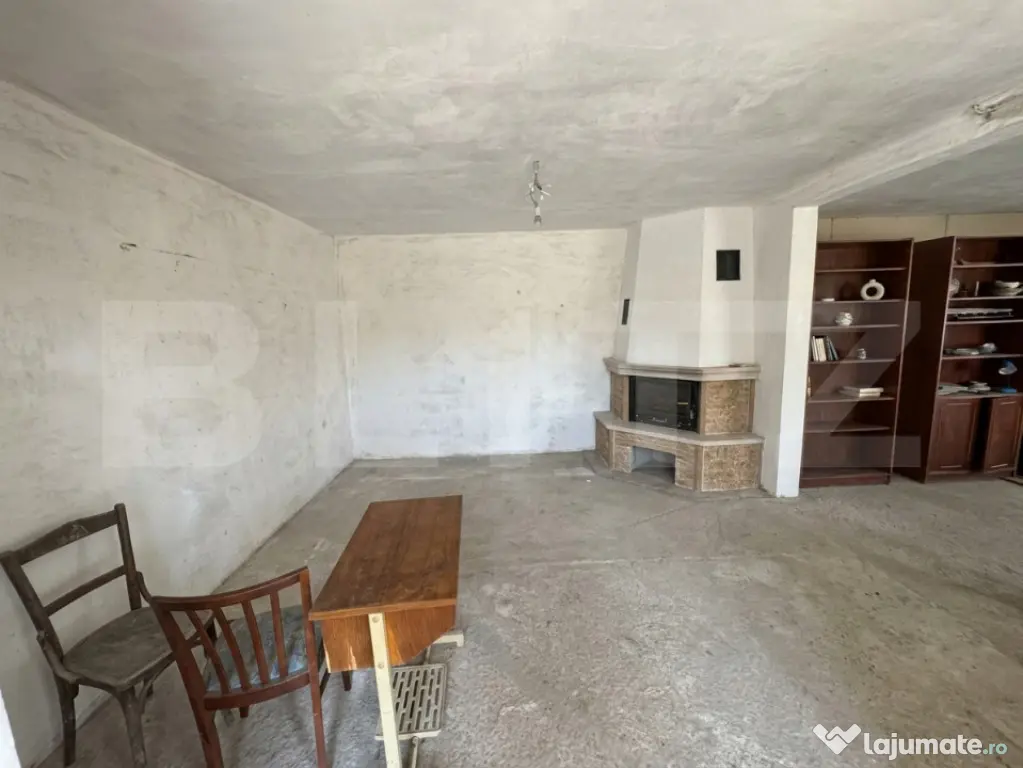 Casă spațioasă de vânzare în Sântuhalm – 160 mp util