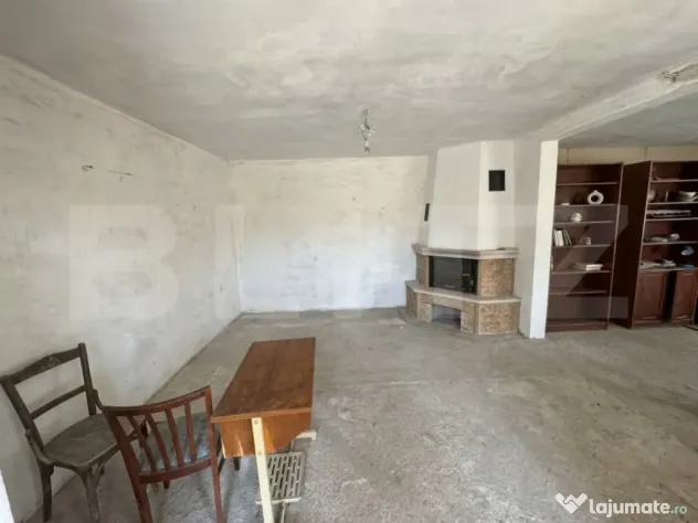 Casă spațioasă de vânzare în Sântuhalm – 160 mp util
