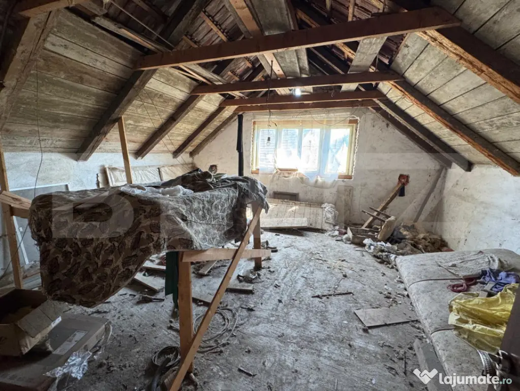 Casă spațioasă de vânzare în Sântuhalm – 160 mp util