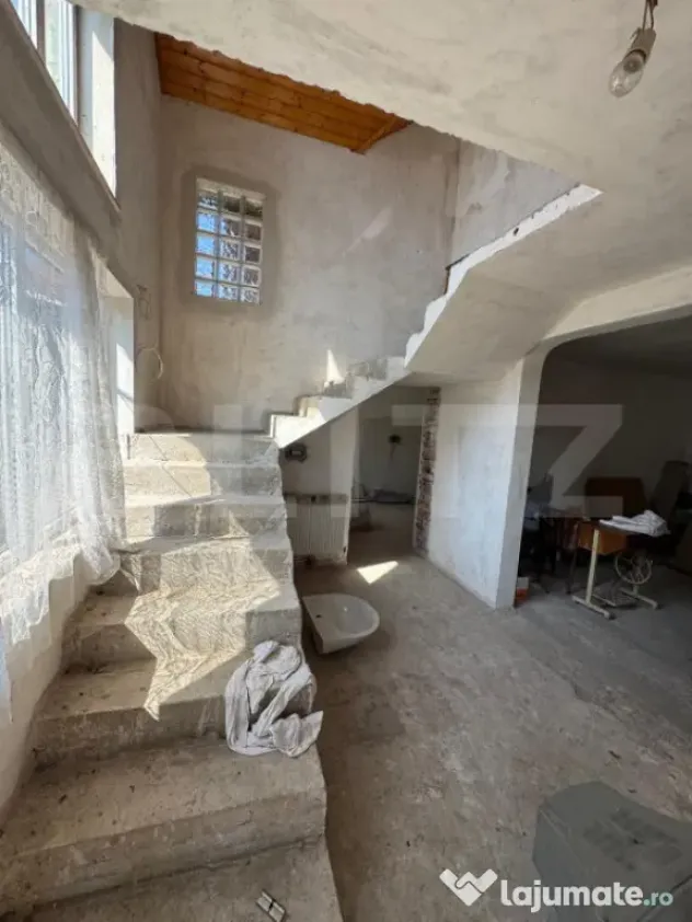 Casă spațioasă de vânzare în Sântuhalm – 160 mp util