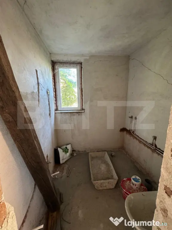 Casă spațioasă de vânzare în Sântuhalm – 160 mp util
