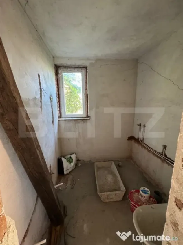 Casă spațioasă de vânzare în Sântuhalm – 160 mp util