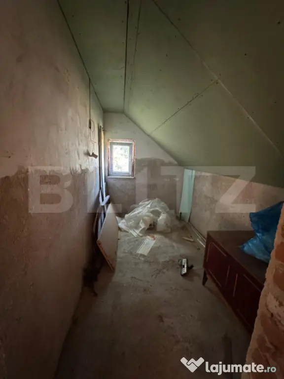 Casă spațioasă de vânzare în Sântuhalm – 160 mp util
