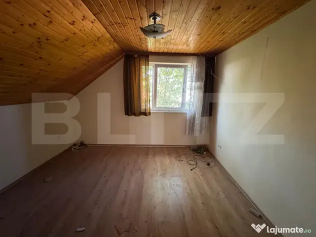 Casă spațioasă de vânzare în Sântuhalm – 160 mp util