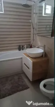 Apartament 3 camere | Decomandat | 2 Bai | Zona Calea Bucuresti 