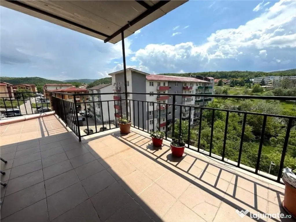 Apartament 3 camere ,55 mp+terasa 25mp ,zona Stejarului ,Flo