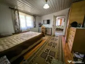 Casă 4 camere 90 mp mobilată + beci, anexe și 720 mp c...