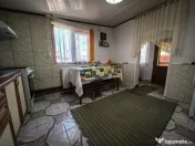Casă 4 camere 90 mp mobilată + beci, anexe și 720 mp c...