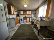 Casă 4 camere 90 mp mobilată + beci, anexe și 720 mp c...
