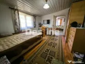 Casă 4 camere 90 mp mobilată + beci, anexe și 720 mp c...