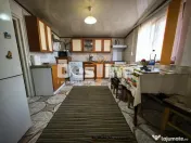 Casă 4 camere 90 mp mobilată + beci, anexe și 720 mp c...